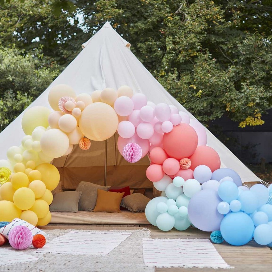 Leuchtfarbener Luftballonbogen mit Waben (Luxus-Bausatz)