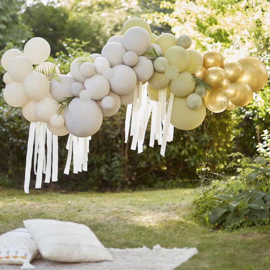Luftballonbogen in Grün, Creme, Grau und Chromgold (Bausatz)